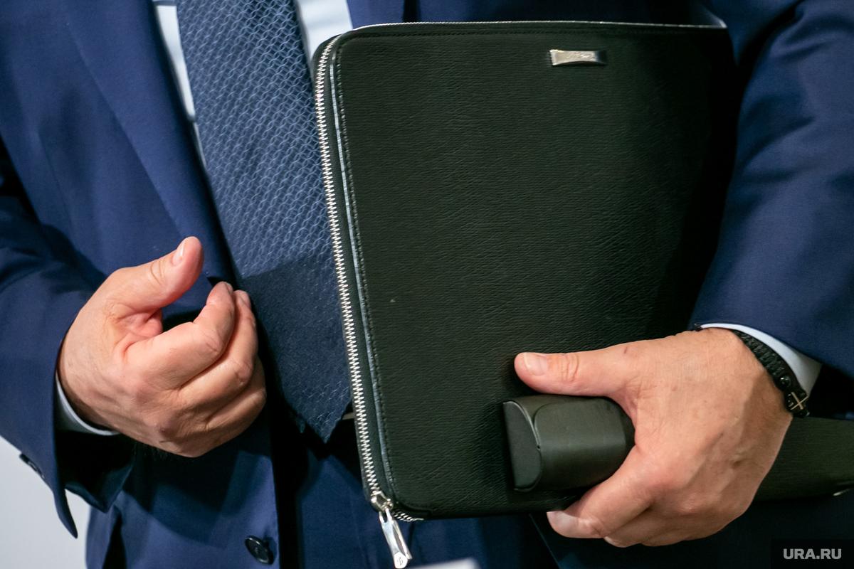 Жапаров бир нече министрге сөгүш берип, айрым аткаминерлерди кызматтан бошотот