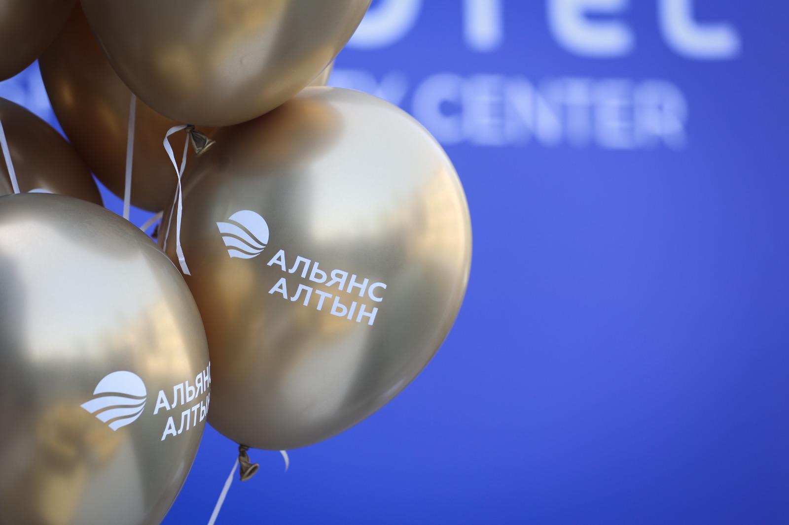 Компания &laquo;Альянс Алтын&raquo; совместно с партнерами вручила чемпионам Азии по борьбе автомобили