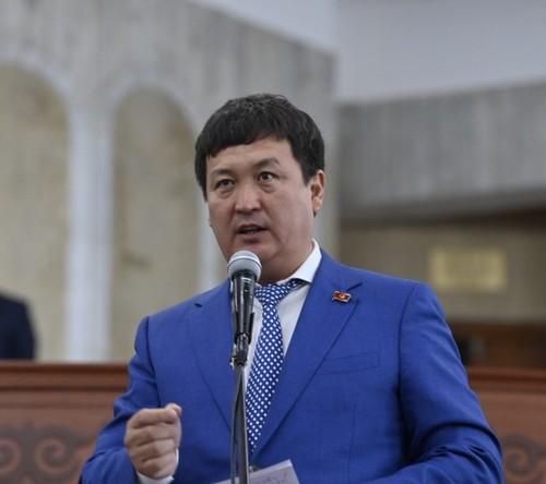 Депутат: &ldquo;Аны &ldquo;кара хирург&rdquo; десем мени сотко берип жатат