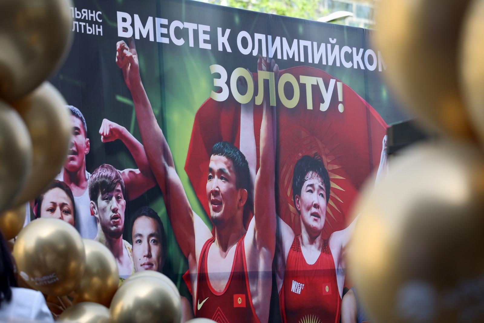 Компания &laquo;Альянс Алтын&raquo; совместно с партнерами вручила чемпионам Азии по борьбе автомобили