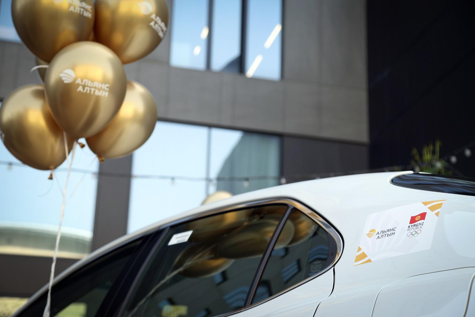 Компания &laquo;Альянс Алтын&raquo; совместно с партнерами вручила чемпионам Азии по борьбе автомобили