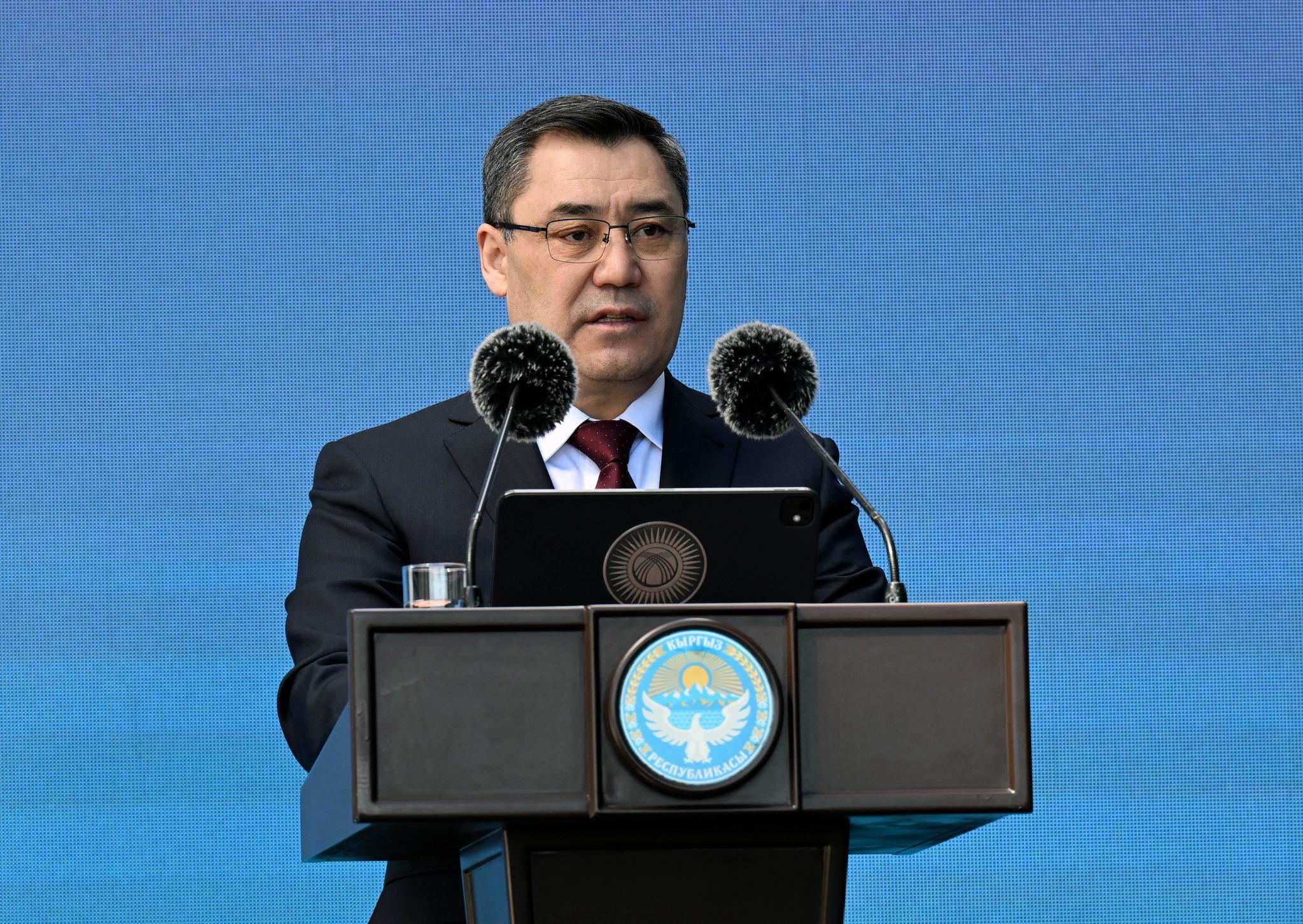 Садыр Жапаров: Мен турак-жайга муктаж болгон ар бир адам үйлүү болсо деп кыялданам, үйлүү болсоңор кубанам!