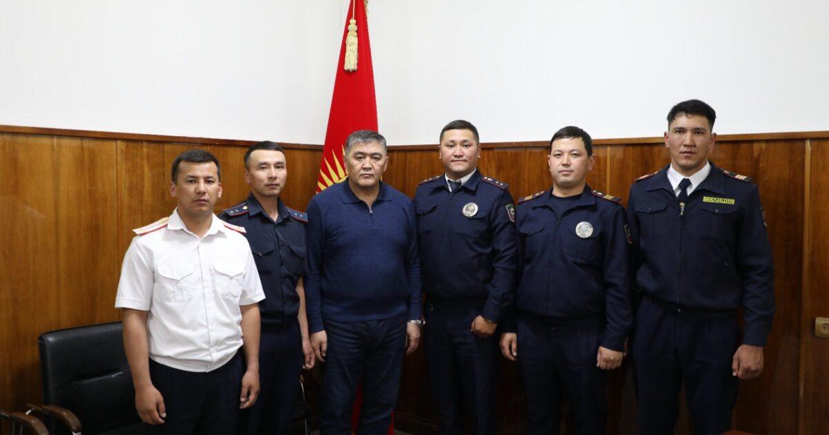 Ташиев патрулдук милициянын кызматкерлерин сыйлады