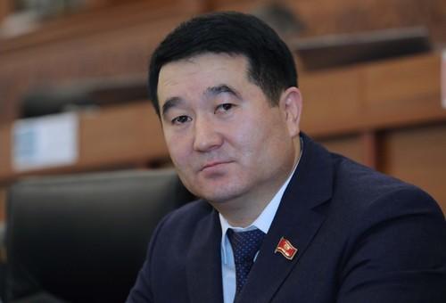 УКМК парламенттин вице-спикери Нурбек Сыдыгалиевди чакырып сүйлөштү