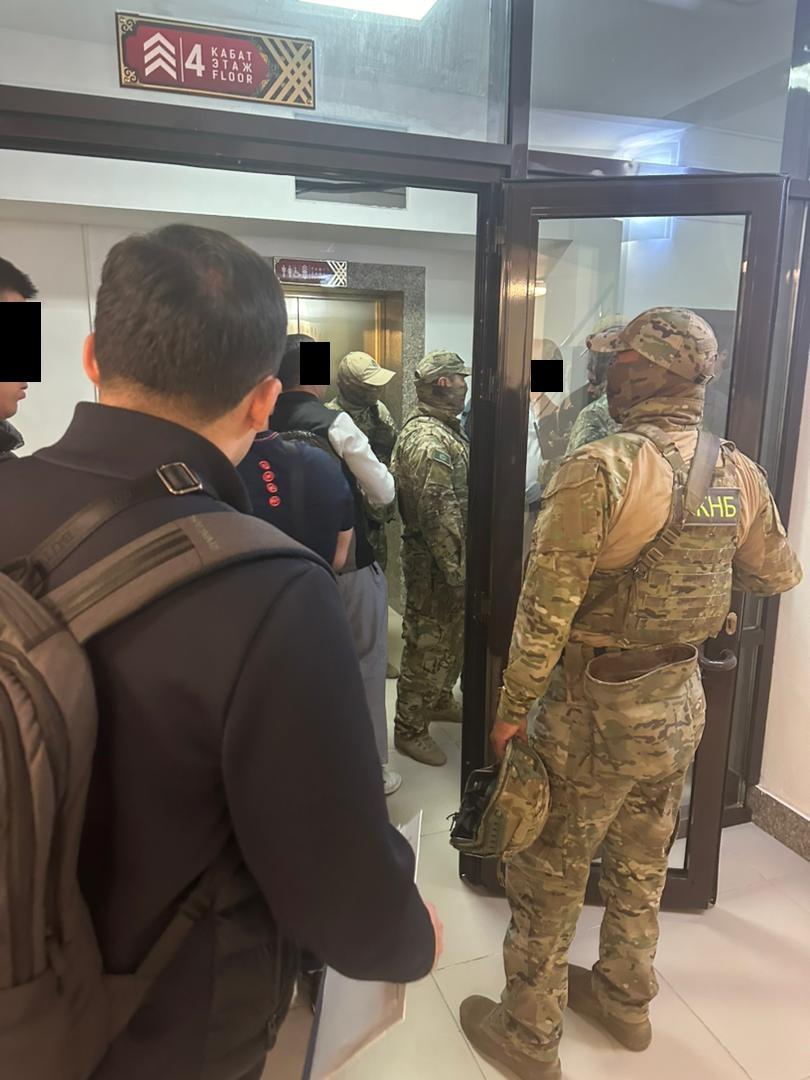 Чолпон-Ата: түнкү клубда тинтүү болуп, баңгизаты табылды