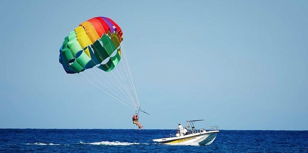 На Иссык-Куле с парашюта упала девушка&nbsp;