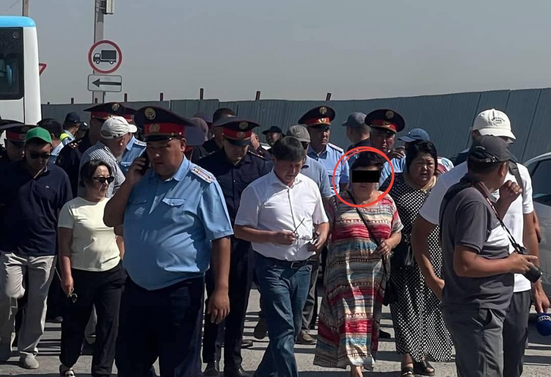 Милиция Көк-Жардагы жолду тосуунун негизги уюштуруучусун аныктады
&nbsp;