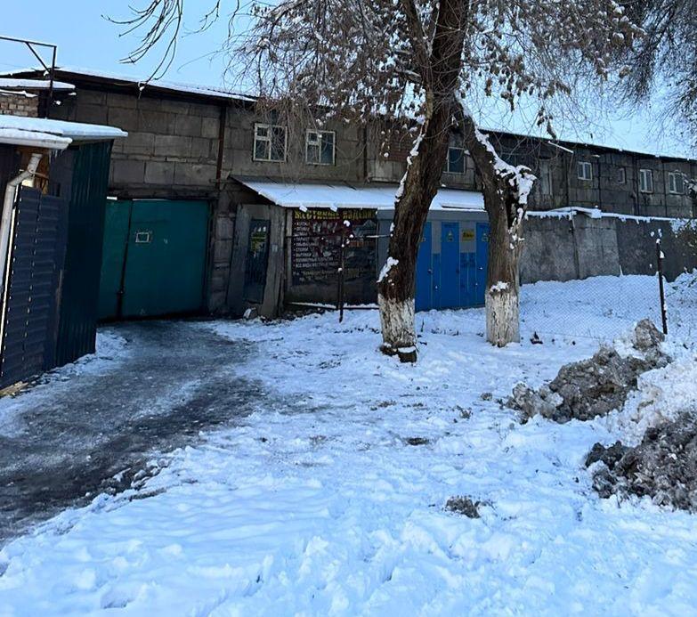 Шадиевке таандык болгон &ldquo;Баткен Комфорт" базарын башкаргандар кармалды