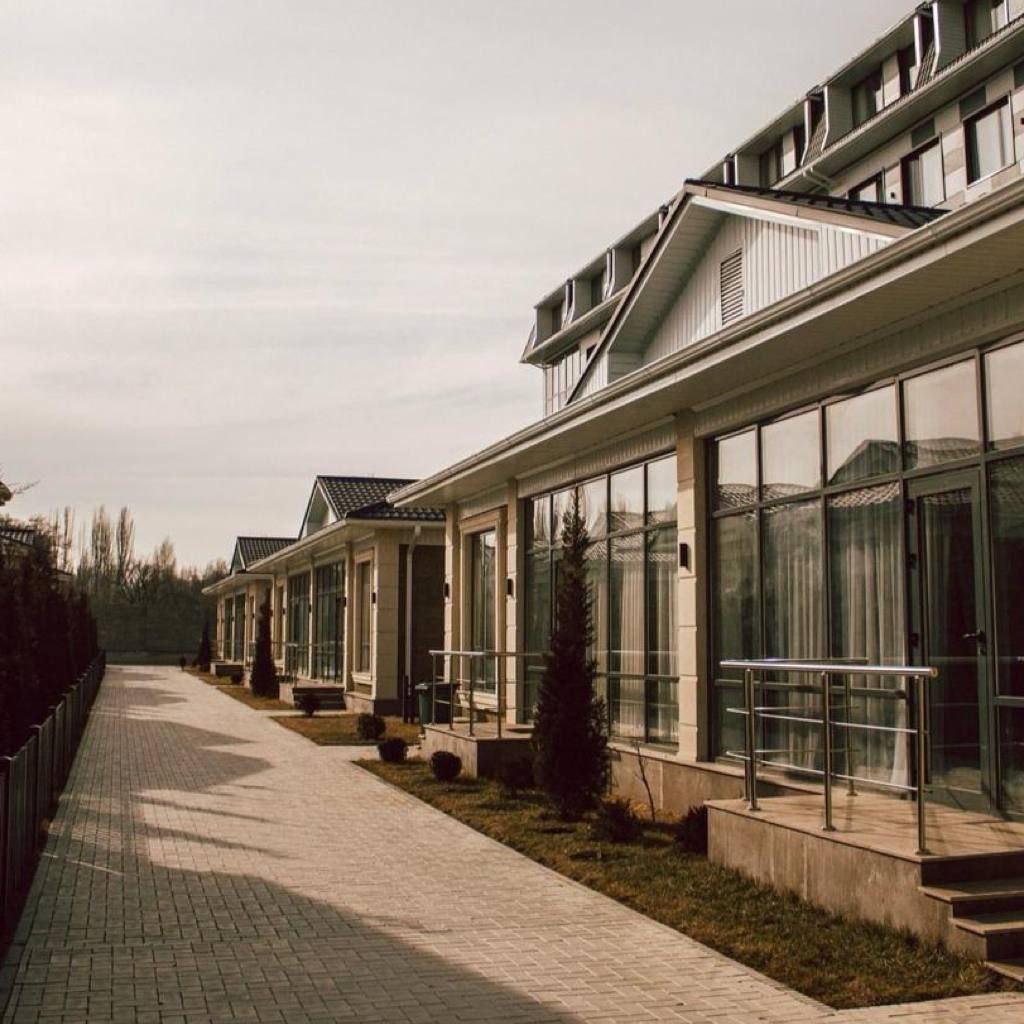 Ысык-Көлдө котедж шаарчасын салган инвесторду коркутуп, бизнесин алып койгондор кармалышты