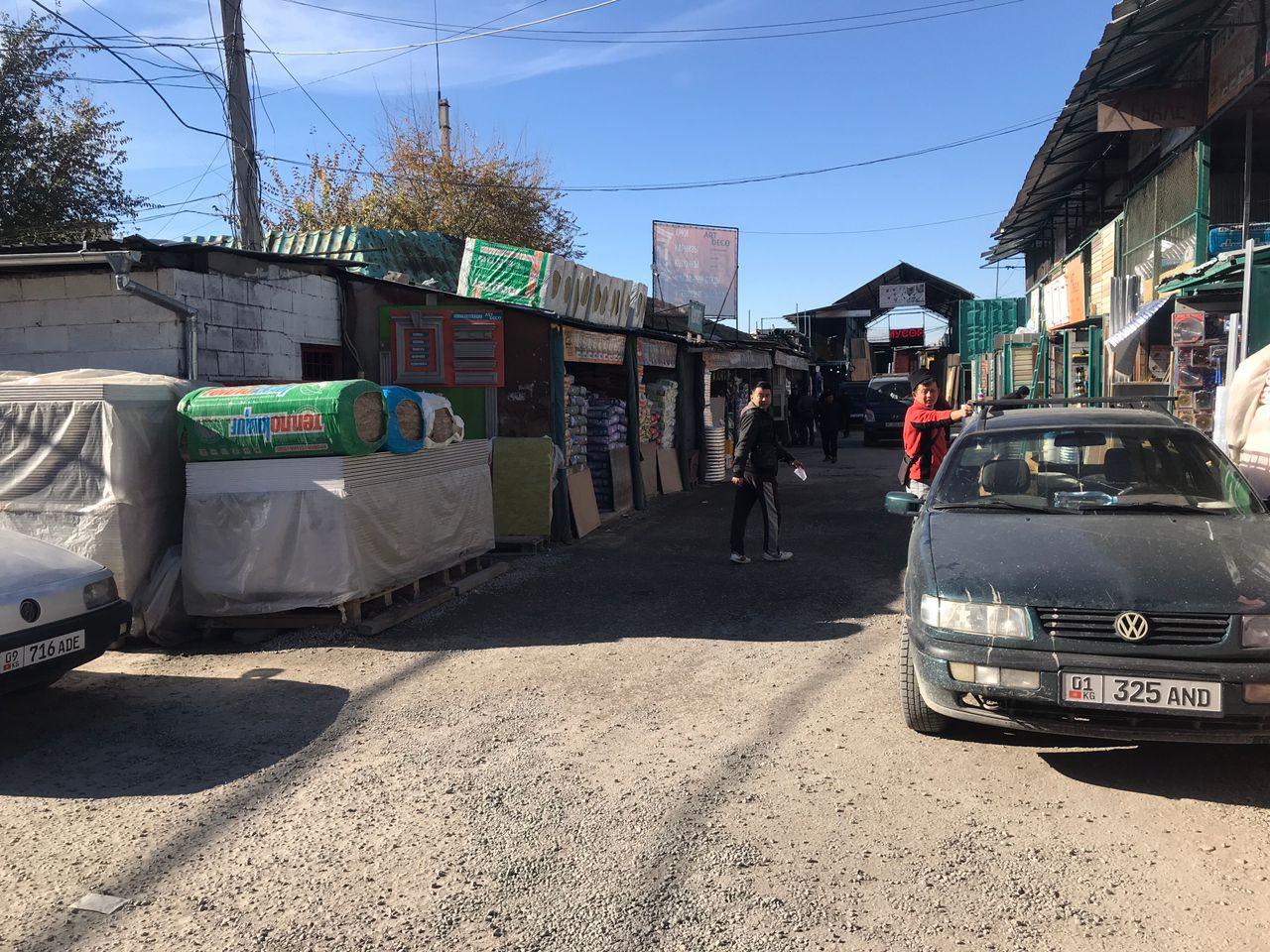 Шадиевке таандык болгон &ldquo;Баткен Комфорт" базарын башкаргандар кармалды