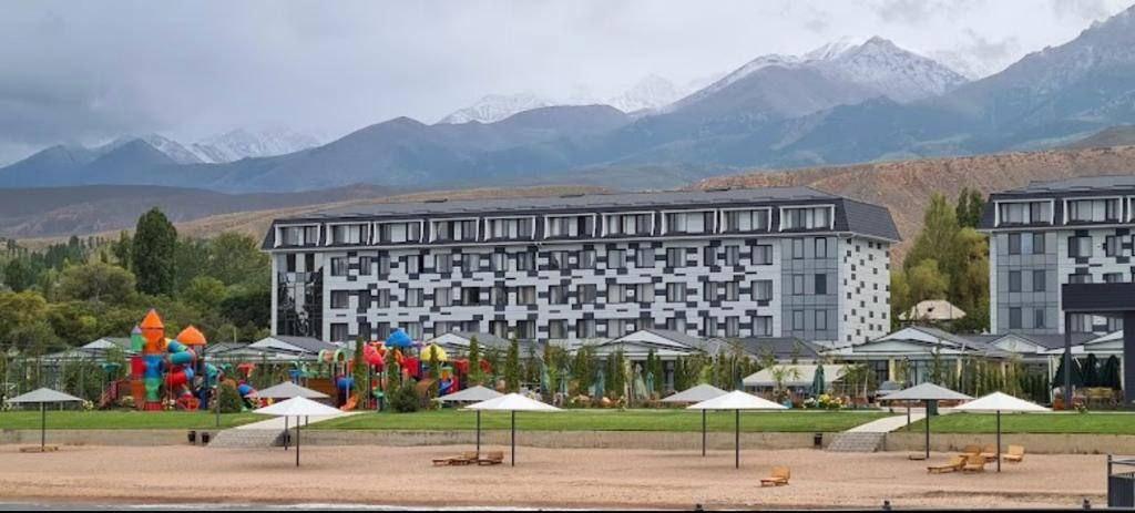 Ысык-Көлдө котедж шаарчасын салган инвесторду коркутуп, бизнесин алып койгондор кармалышты