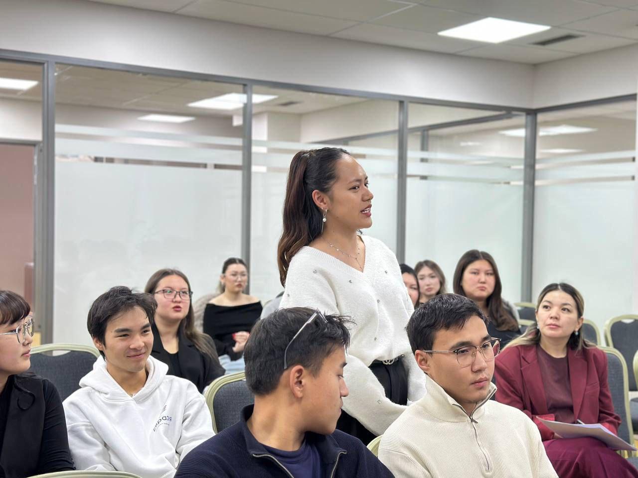 &ldquo;Биз бирге көптөгөн чокуну багындырабыз!&rdquo; "Евразия. Кыргызстан" ыктыярчыларынын жыйыны өттү. (Сүрөт)