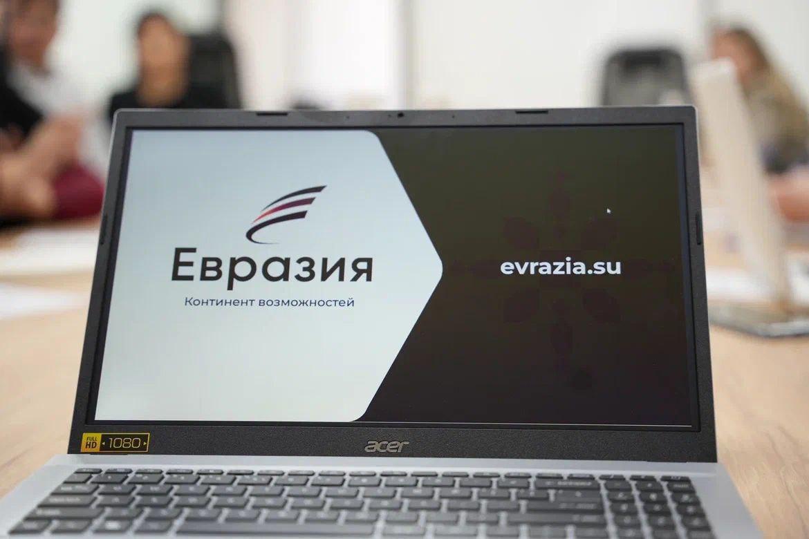 &ldquo;Евразия. Кыргызстан&rdquo; коомдук фонду журналисттер үчүн ачык эшиктер күнүн өткөрдү. (Сүрөт)