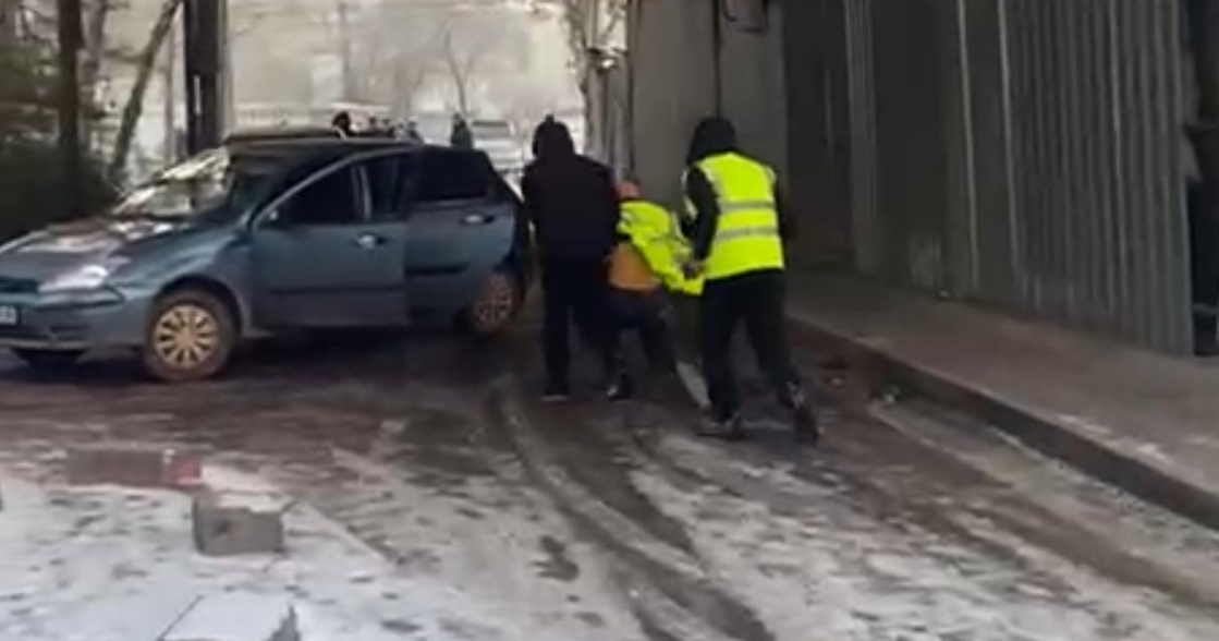 31 млн 264 миң рубль алып, жумушуна бараткан. Бишкекте каракчылык кылгандар кармала элек