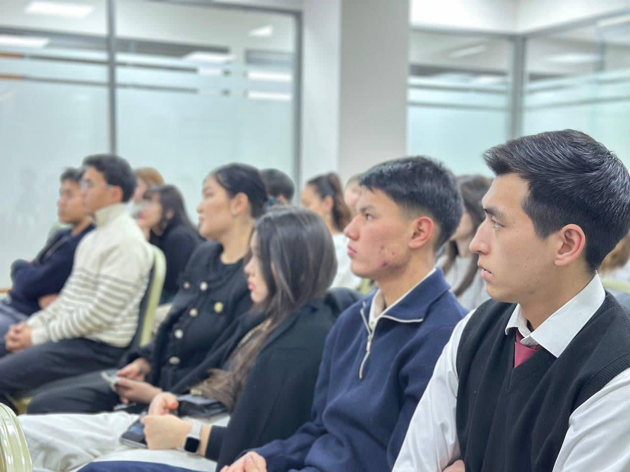 &laquo;Вместе мы покорим любые вершины!&raquo; В Бишкеке состоялся слет волонтеров &laquo;Евразия. Кыргызстан&raquo;. (Фото)