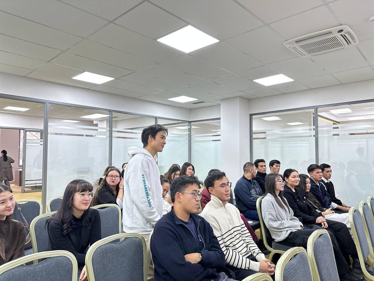 &laquo;Вместе мы покорим любые вершины!&raquo; В Бишкеке состоялся слет волонтеров &laquo;Евразия. Кыргызстан&raquo;. (Фото)