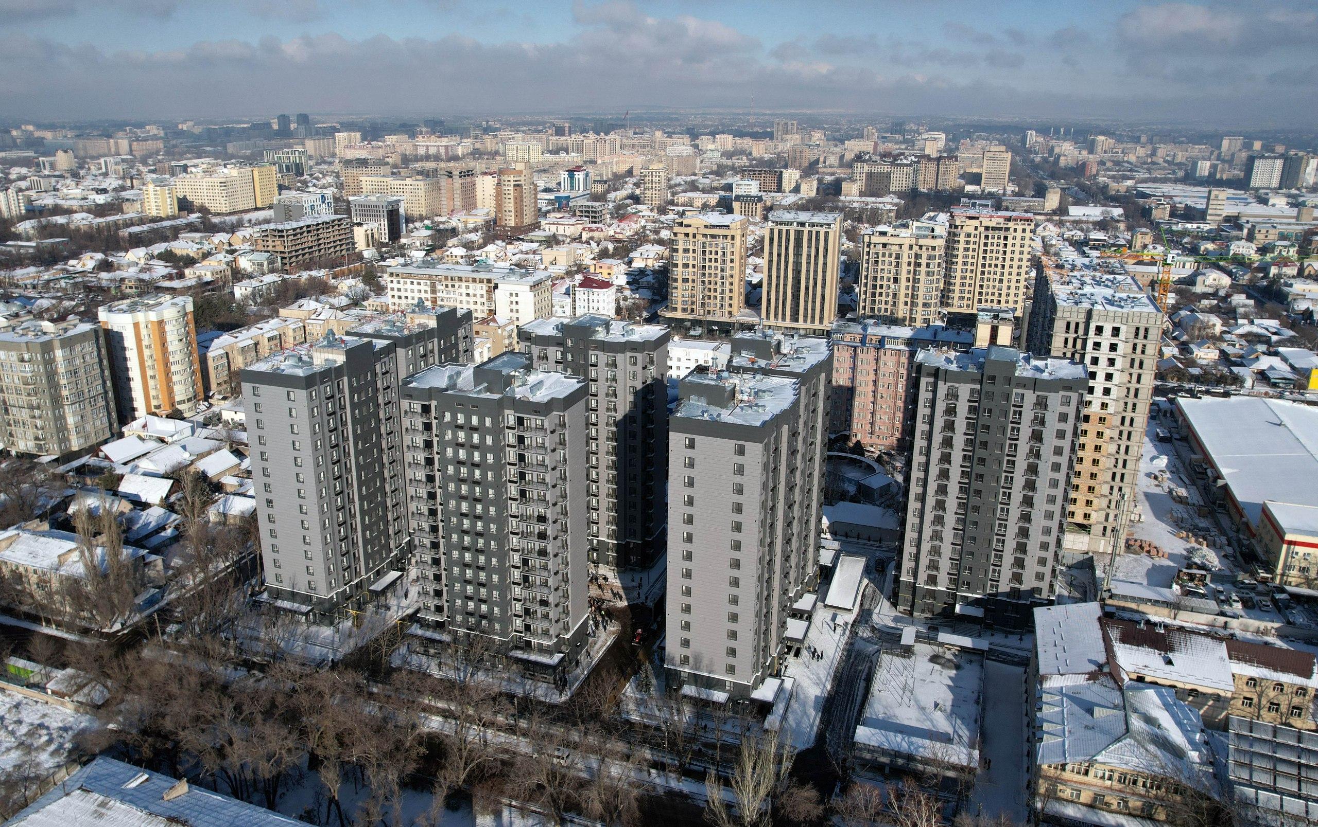 Бишкекте мамлекет курган ипотекалык үйлөр ээлерине тапшырылды