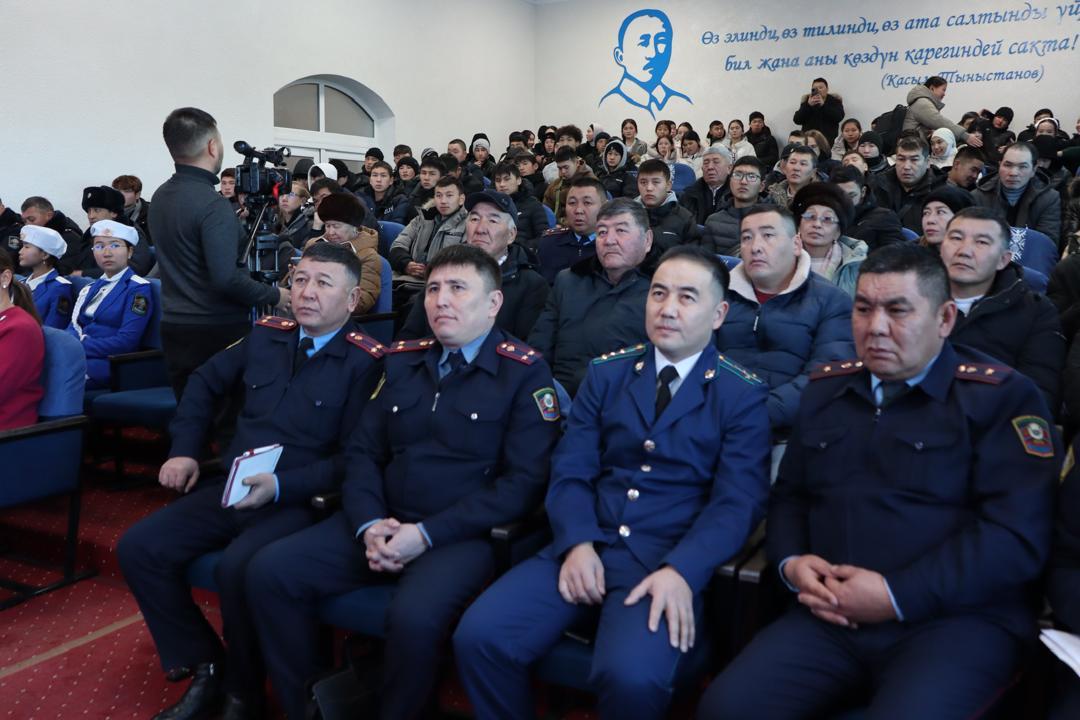 ИИМ Ысык-Көл университетинде жол кырсыктарын алдын алуу боюнча иш-чара өткөрдү. (Сүрөт)