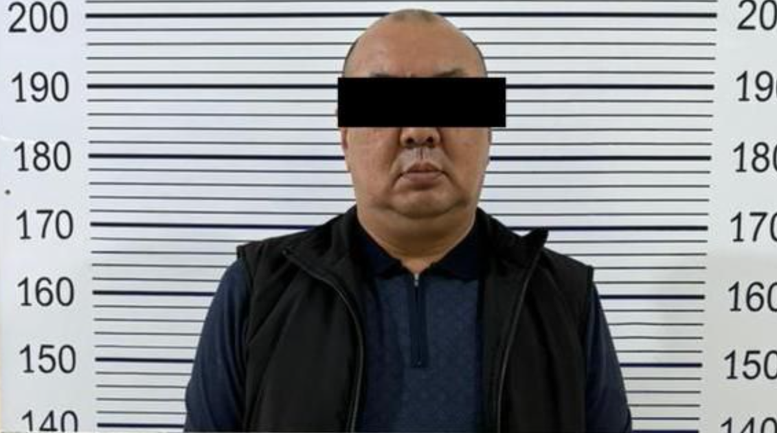 УКМК Ош шаарынын мэриясында иштеген чиновникти кармады