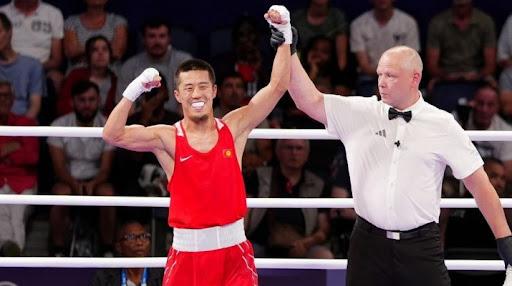 Бокс боюнча эл аралык ассоциация Мунарбек Сейитбек уулуна 50 миң доллар тапшырды