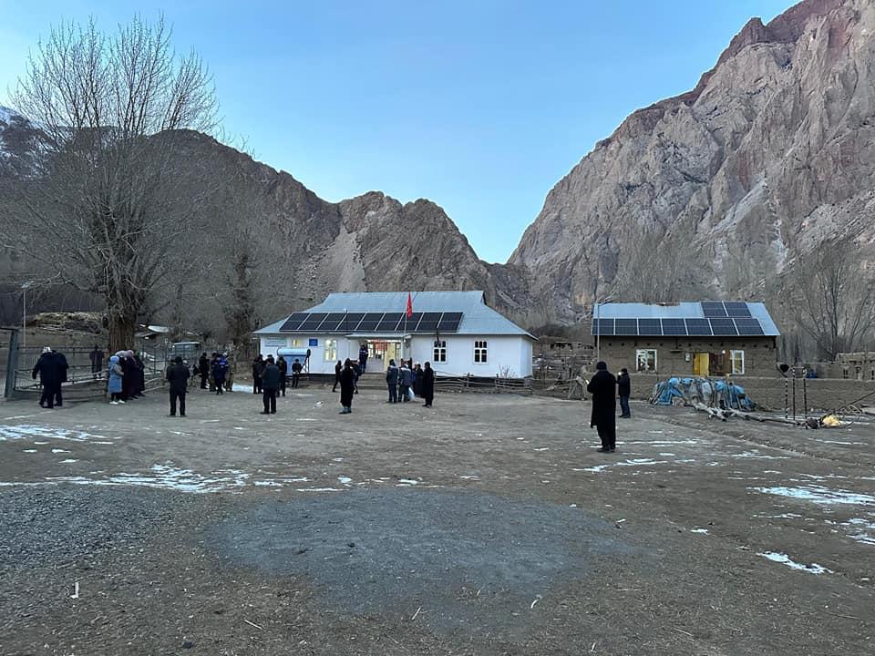 Зардалы айылына электр жарыгы берилди. (Сүрөт)