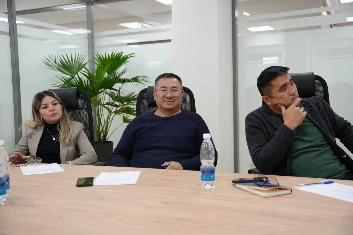 &ldquo;Евразия. Кыргызстан&rdquo; коомдук фонду журналисттер үчүн ачык эшиктер күнүн өткөрдү. (Сүрөт)