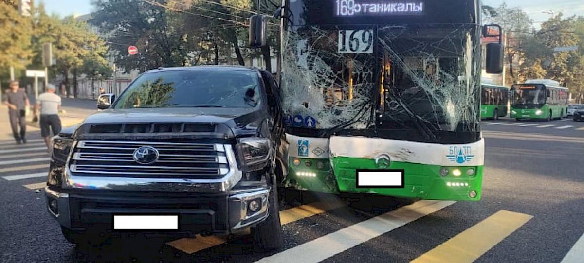 Бишкекте он айда автобустар катышкан&nbsp; 254 ашуун жол кырсыгы катталган