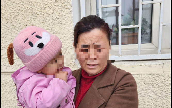 Тик-Ток социалдык түйүнүндө кичинекей кызына сыра ичирген келин кармалды