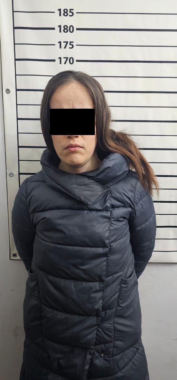 Сокулук районунда интимдик кызмат көрсөткөн сойкукананын ишмердүүлүгүнө бөгөт коюлду (Сүрөт)