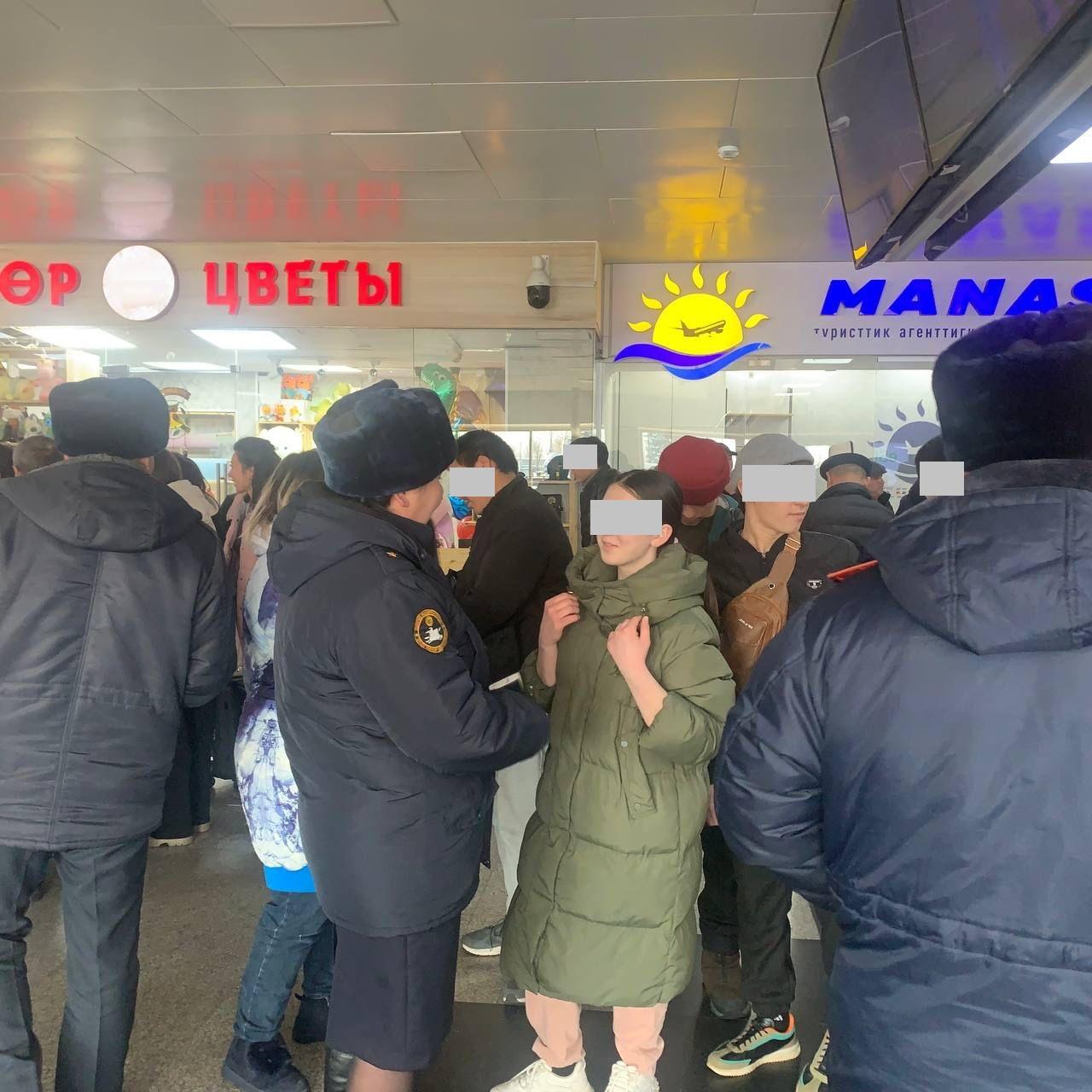 Россияда кароосуз калган кыргызстандык балдар Бишкекке алып келинди