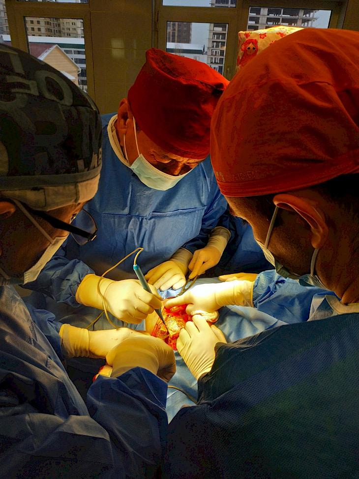 Кыргызстанда биринчи акысыз бөйрөк алмаштыруу операциясы жасалды&nbsp;