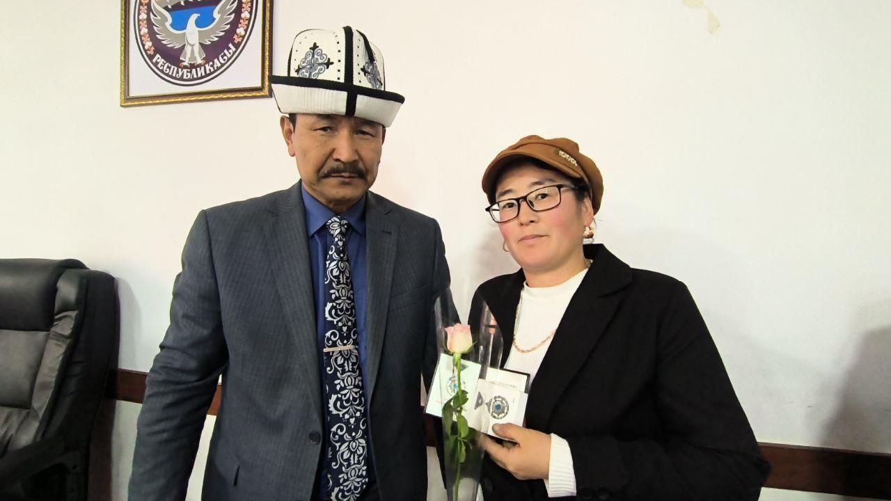 Баткенде 14 эне "Баатыр эне" жана "Эне даңкы" сыйлыктары менен сыйланды