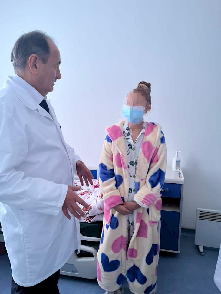 Бишкекте бөйрөгүн бекер алмаштырган бейтап ооруканадан үйүнө чыгарылды