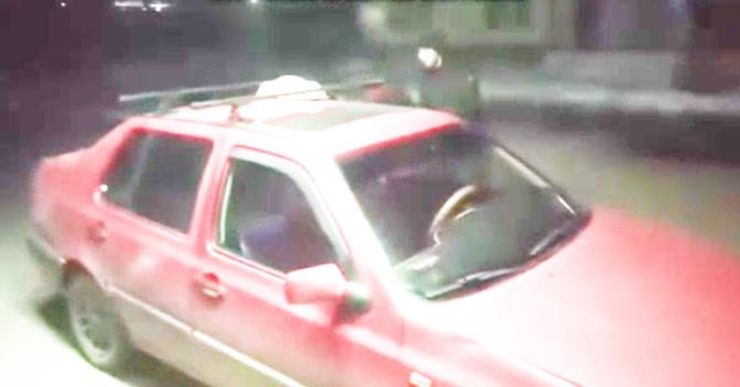 Кош бойлуу келин таксиде көз жарды (Видео)