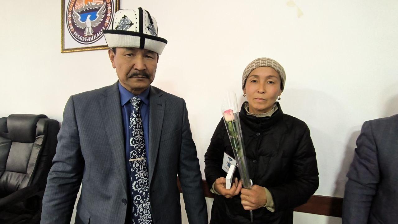 Баткенде 14 эне "Баатыр эне" жана "Эне даңкы" сыйлыктары менен сыйланды