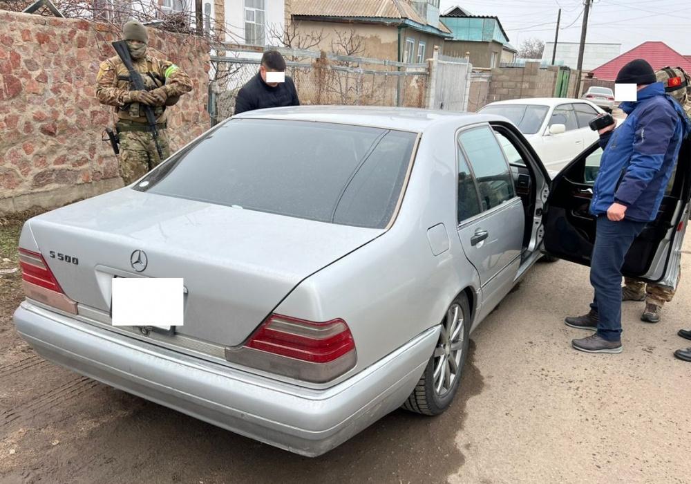 Чолпон-Атада улгайган тургундан 6 миң доллар талап кылган кылмышкерлер кармалды