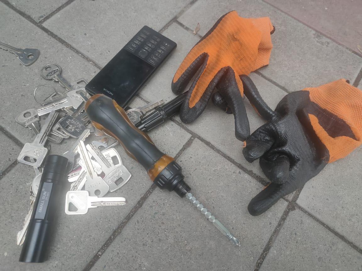 Бишкекте жогорку окуу жайга кирген ууру кармалды (Сүрөт)