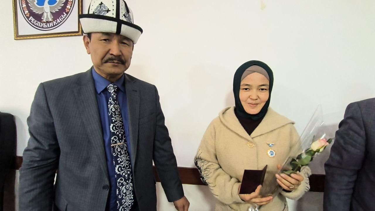 Баткенде 14 эне "Баатыр эне" жана "Эне даңкы" сыйлыктары менен сыйланды