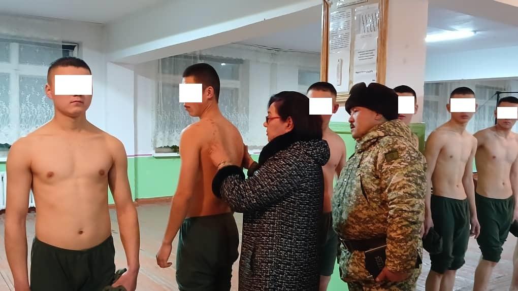 &ldquo;Аскерлер токмоктолууда&rdquo; деген кызматкер эсиңиздеби? УКМК: Анын айтканы тастыкталган жок (Сүрөт)