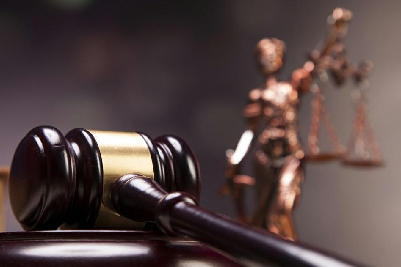 Кыргыз тилин билбеген, жакындары соттолгондор судья боло албайт. Депутаттын сунушу