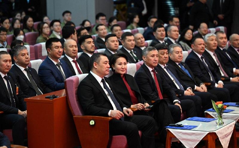 Пекин тил жана маданият университетинде Чыңгыз Айтматовдун бюсту орнотулду