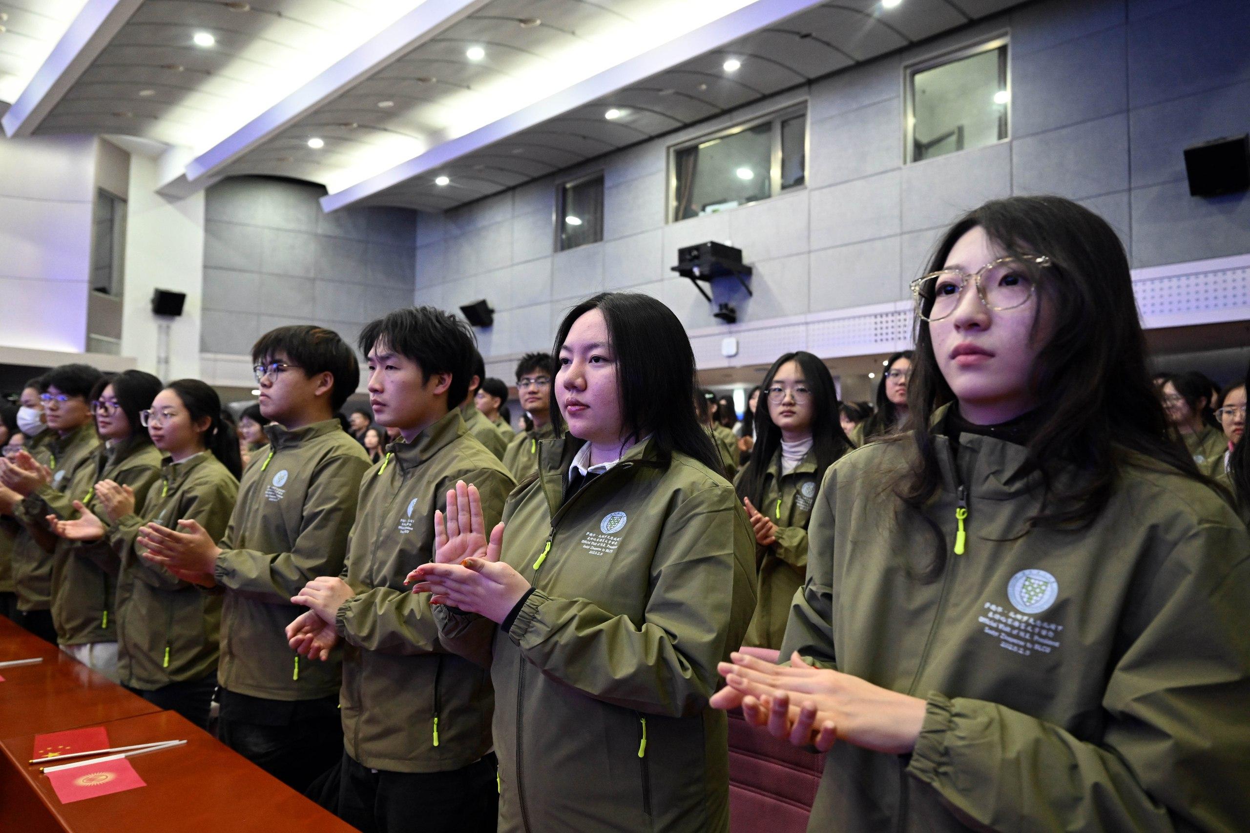 Пекин тил жана маданият университетинде Чыңгыз Айтматовдун бюсту орнотулду