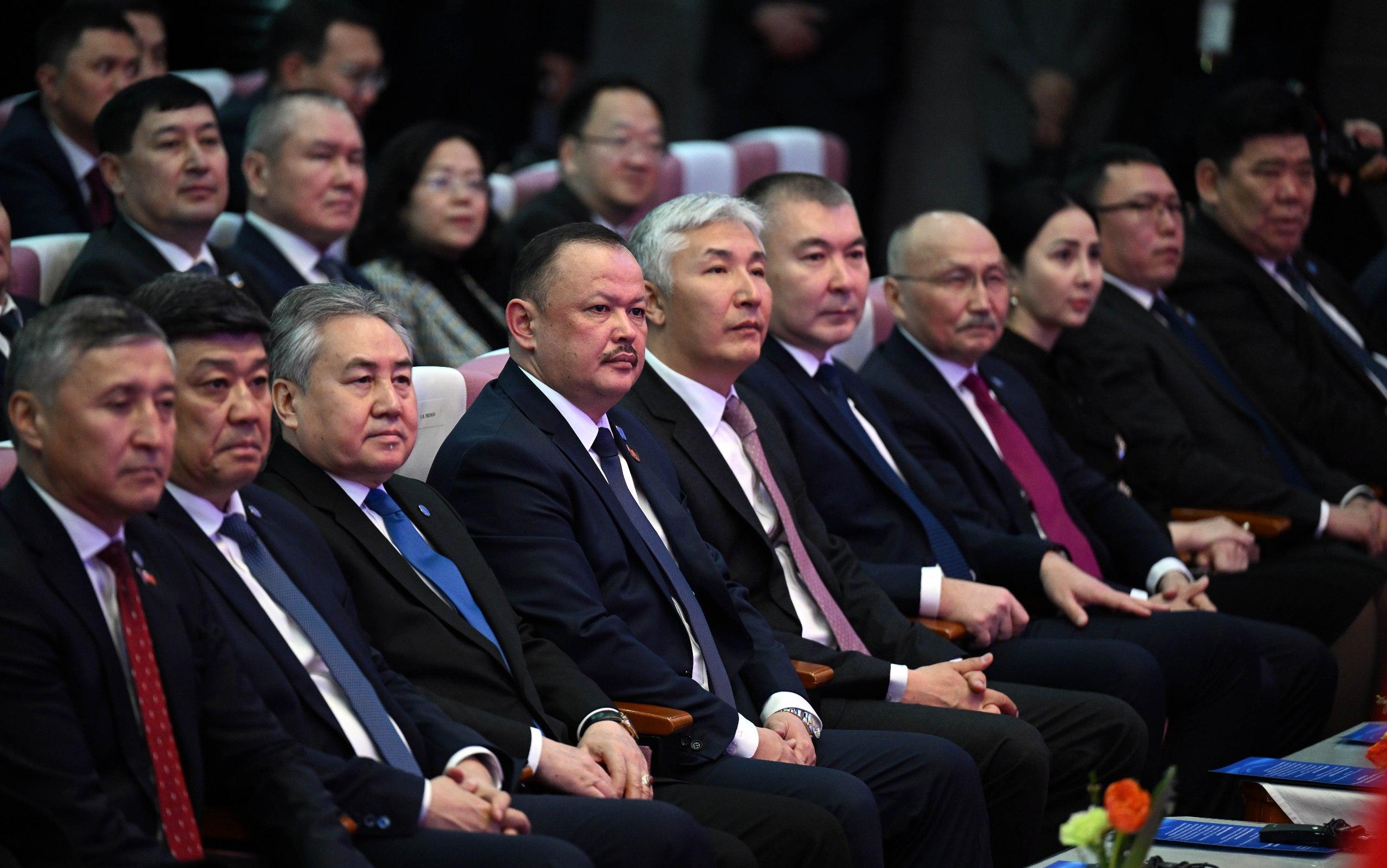 Пекин тил жана маданият университетинде Чыңгыз Айтматовдун бюсту орнотулду