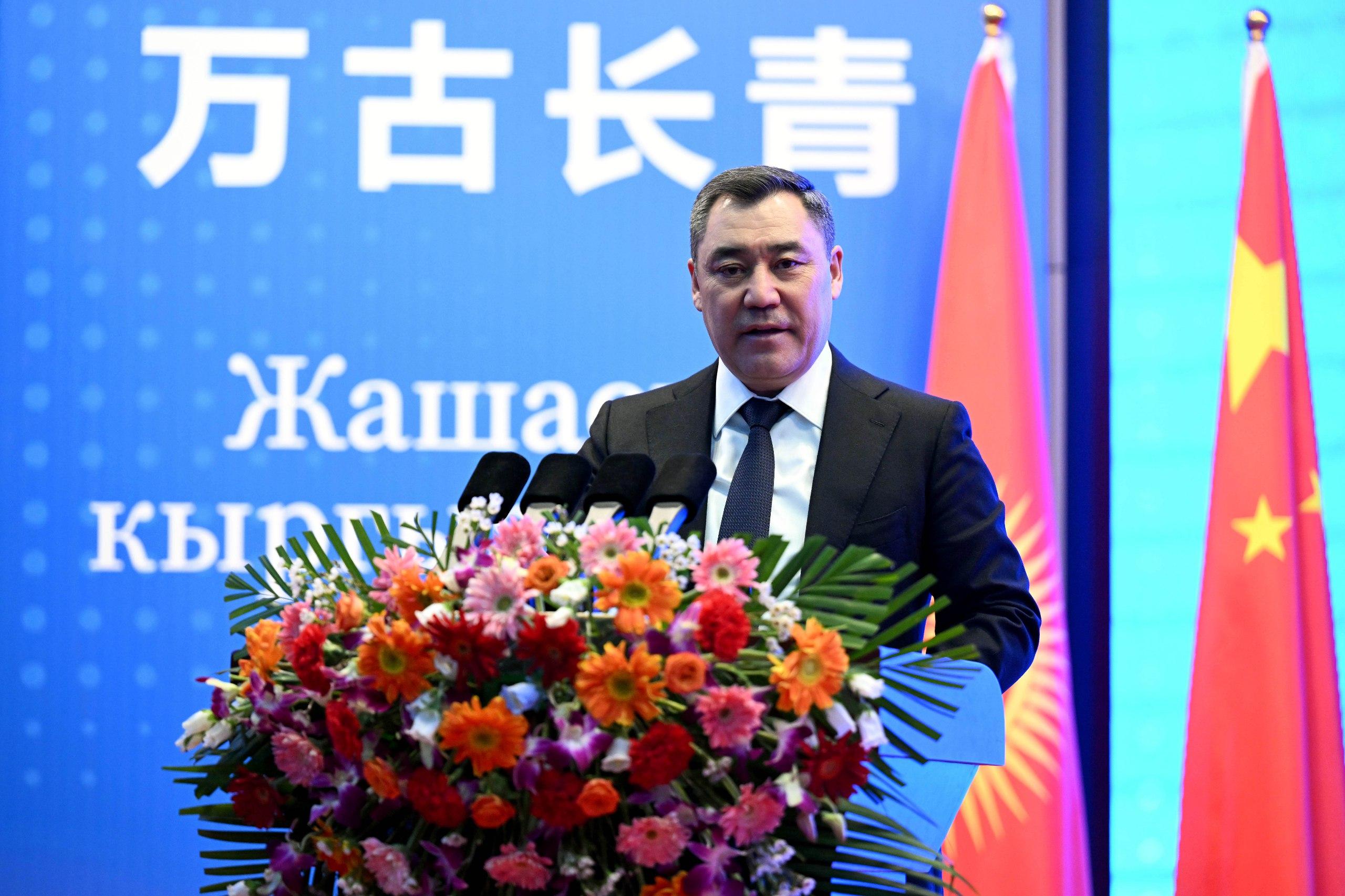 Пекин тил жана маданият университетинде Чыңгыз Айтматовдун бюсту орнотулду