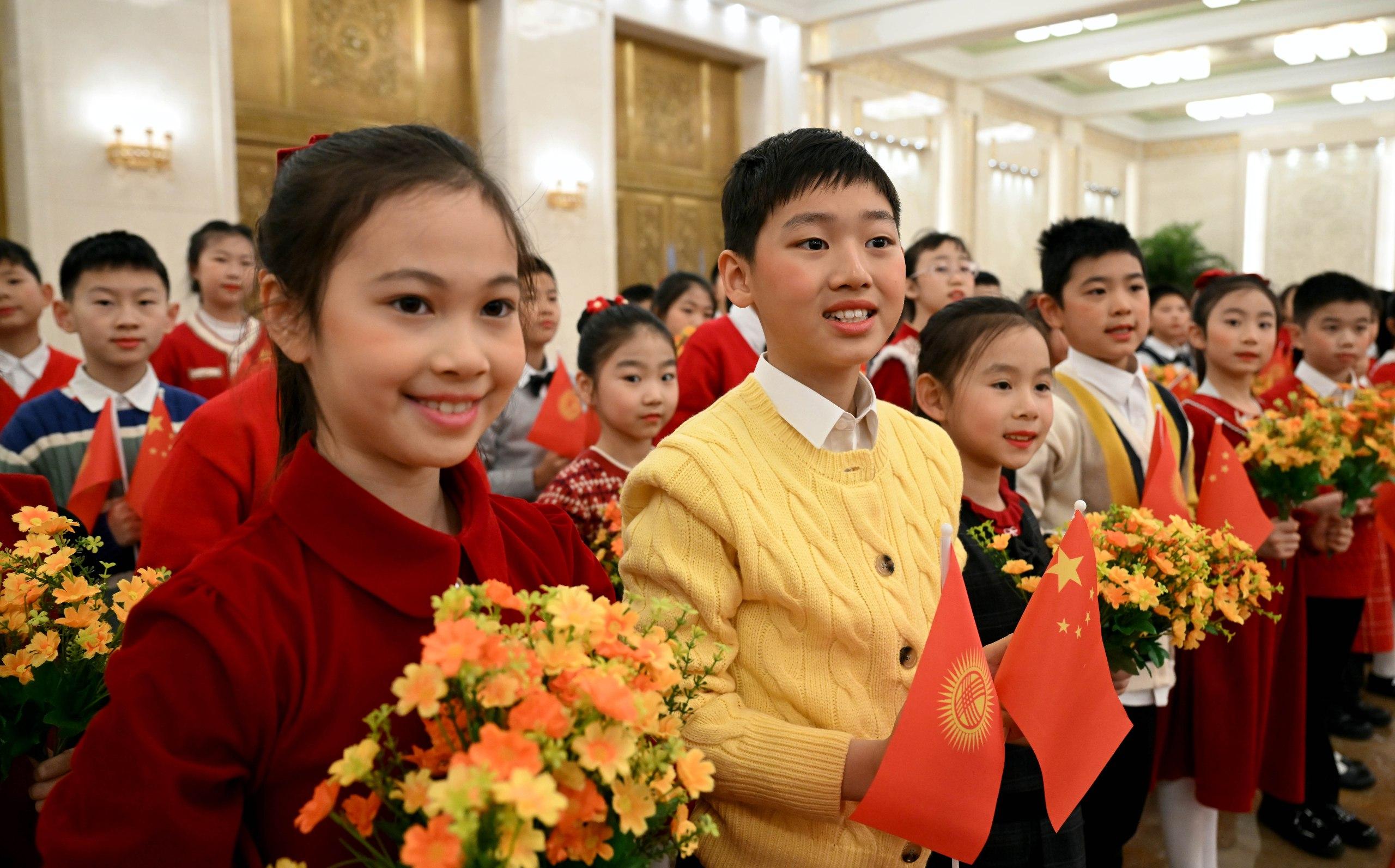 Садыр Жапаров менен Си Цзиньпиндин расмий жолугушуу аземи өттү. (Сүрөт)