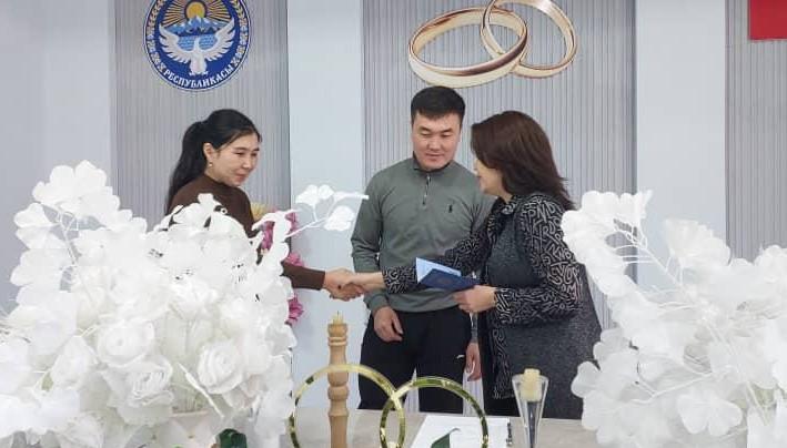 Бир күндө өлкө боюнча 184 түгөй никесин расмий каттады