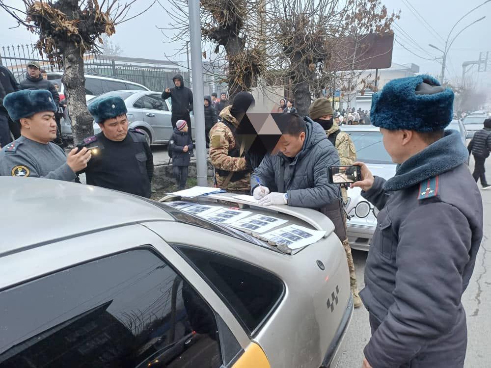 Ош облусунун Кара-Суу районунда опузалап акча талап кылган жаран кармалды (Фото)