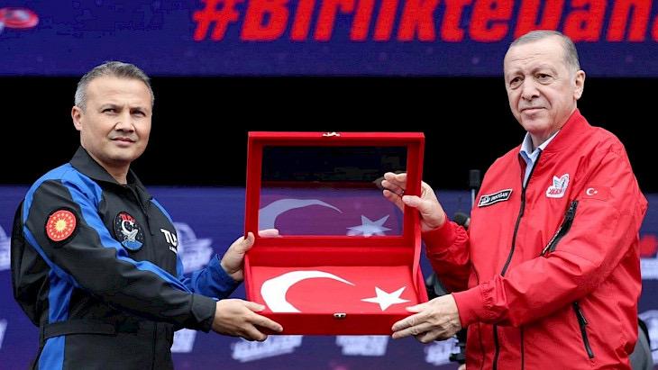 Түркиянын алгачкы астронавты Гезеравжы Ax-3 миссиясынын алкагында космоско учту