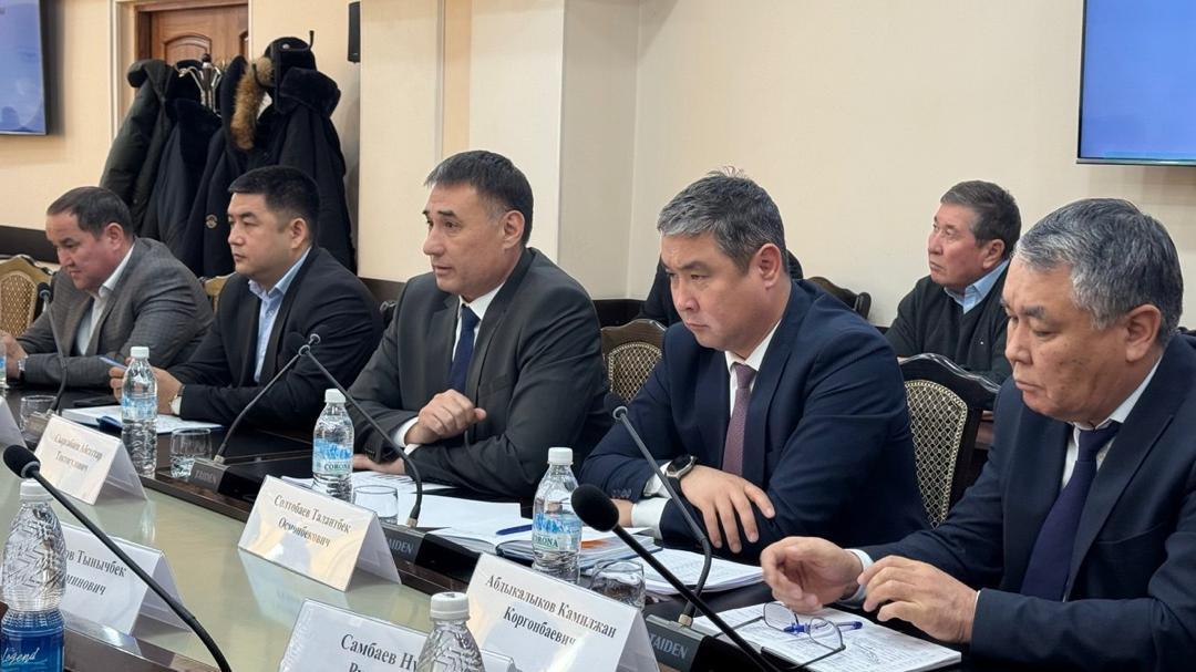Жол кырсыктарын алдын алуу боюнча ЖКККББ жана Транспорт министрлиги кеңешме өткөрдү. (Сүрөт)
