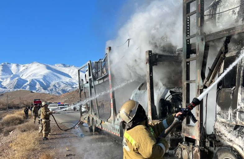  Бишкек &ndash; Нарын &ndash; Торугарт жолунда унааларды ташып бараткан унаа күйүп кетти